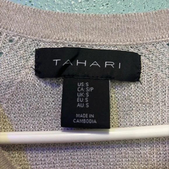 Tahari Women's Lightweight Beige Round Neck Pullover Sweater Size S - Picture 2 of 5